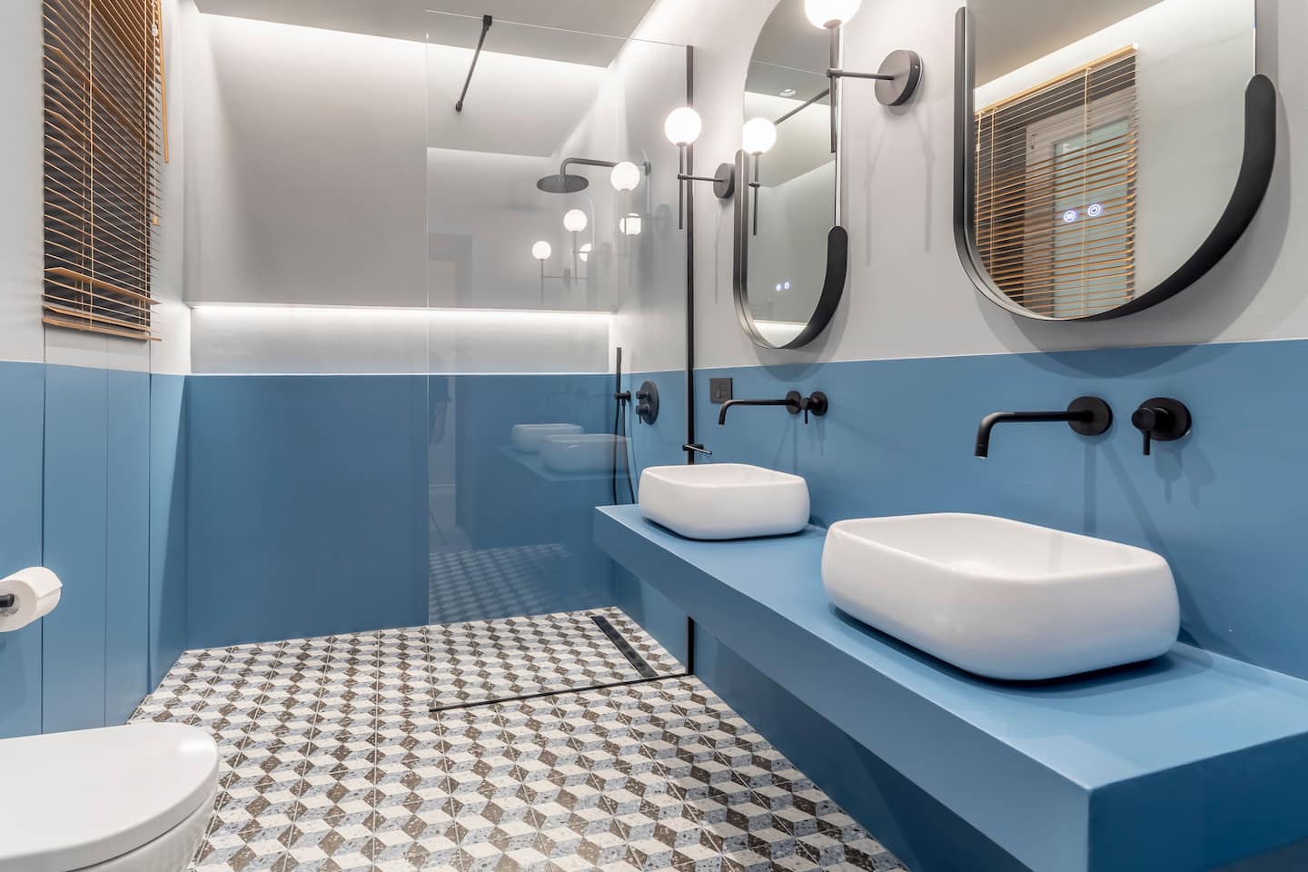 Bathroom with double vanity, shower and WC